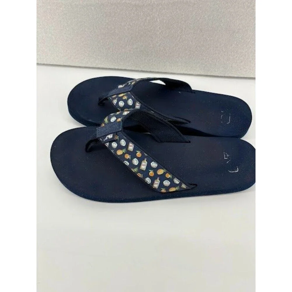 Men's Size 9 Navy Blue Vineyard Vines Canvas Flip Flops Tropical Pattern‎